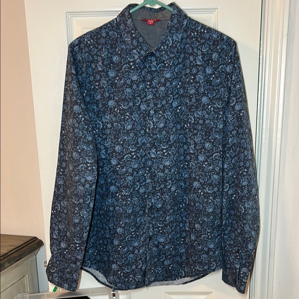 Guess Los Angeles men’s Long Sleeve Dress Shirt. Size Medium.